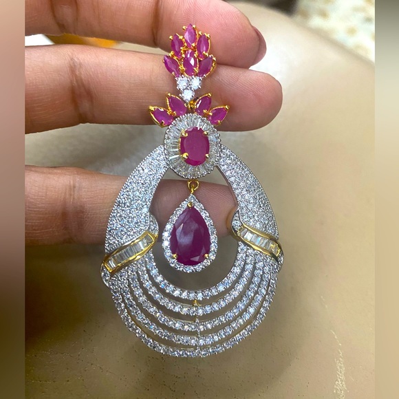 Stunning American Diamond Chandelier Earrings! BRAND NEW. NEVER USED. - Picture 3 of 5